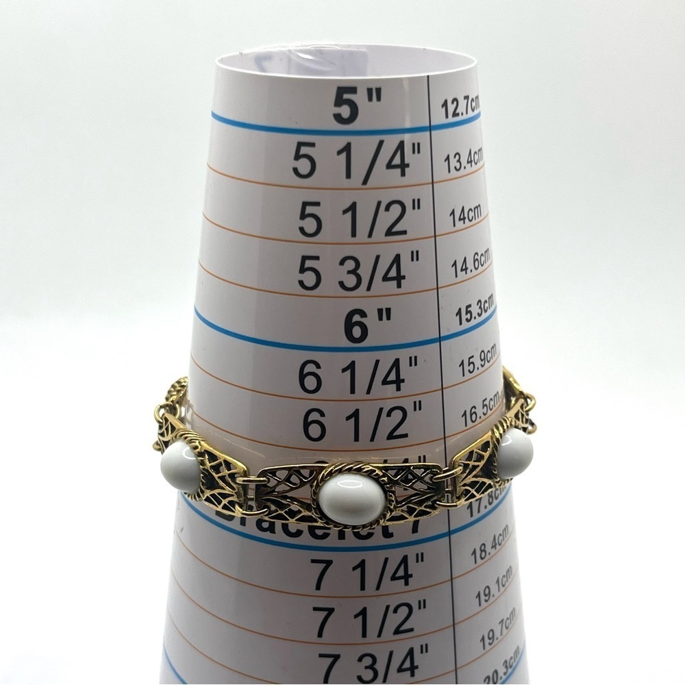 Goldette NY vintage white lucite gold tone link bracelet - Picture 6 of 6